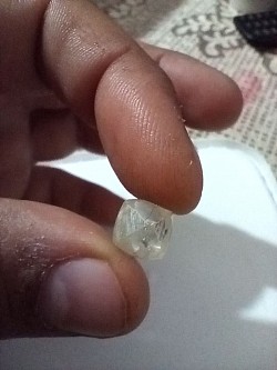 loose rough diamond